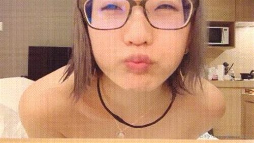 61485-漂亮短发美女 我进去了 你舒服吗 被无套输出 表情舒坦 无毛鲍鱼 小娇乳 拔吊射肚皮.jpg