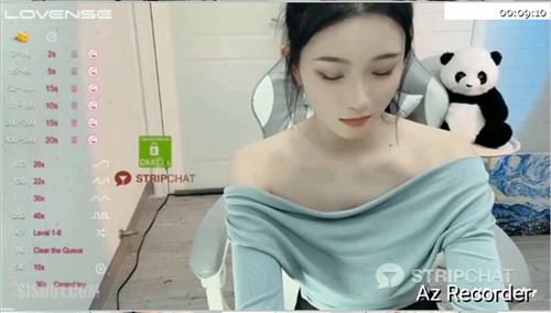 72296-170身高极品大长腿清纯反差女主播「StunnerBeauty」开档黑丝玩跳蛋清秀又骚欲让.jpg