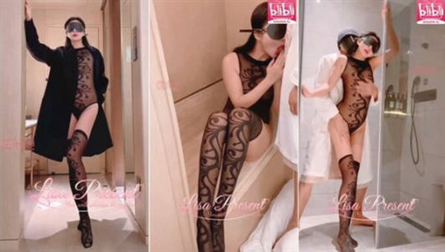 72368-绝美长腿丝袜御姐『Vivian』合集抚媚身材制服 超美肉丝大长腿扶腰后入 别人眼中.jpg