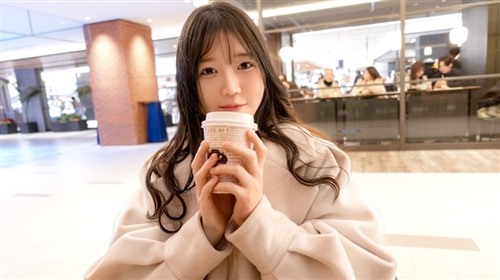 SIRO-5486 一名在浅草纪念品商店工作的小妞已经申请了！她说话清晰，看起来很严肃，但.jpg