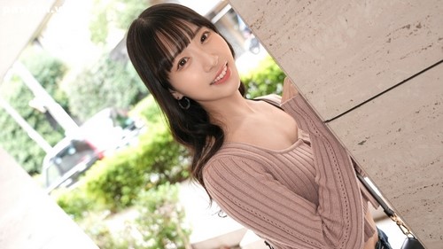 SIRO-5462 遥，一位在豪华酒店工作的温柔美女。与她整洁高挑的外表相反，她其实是个对.jpg