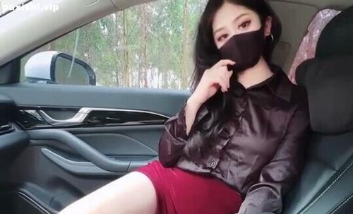 72869-萌崽兒- 野外車震高冷女上司 全裸圓潤的大屁股索要肉棒 大開車門後入操逼 狠狠.jpg