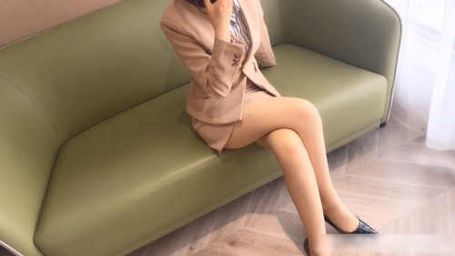 85940-优雅气质尤物御姐女神『Andmlove』房产销售为了业绩满足顾客的性爱需求 在大鸡.jpg