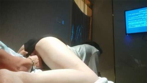 86073-真实搞足疗女，衬衣美腿极品御姐，拨开短裤磨蹭骚逼，大白屁股极度诱惑 (2).jpg