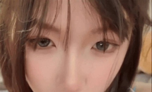 73713-【7月新檔】推特約炮網黃「深圳第一深情」「LOOKS199」極品嬌滴甜妹，戴上眼鏡.jpeg