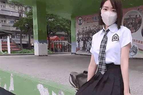 73770-臀后Ellie新作-放學接客的事情，始終還是隱瞞不了被老師發現了帶到家中各種姿勢爆操.jpg