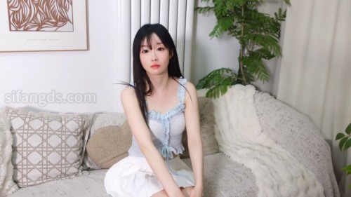 86291-最新流出通体白嫩高颜清纯女模【xiaoqing_1811】线下大尺度全裸私拍蝴蝶逼自摸.jpg