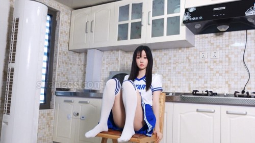 86291-最新流出通体白嫩高颜清纯女模【xiaoqing_1811】线下大尺度全裸私拍蝴蝶逼自摸.jpg