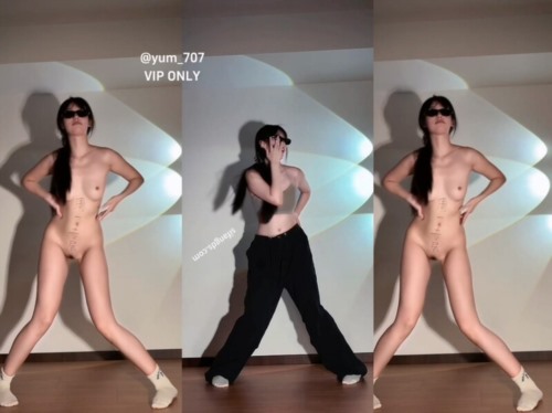 86320-7月新品推特露脸福利姬艺校活泼美女【玉米yum_707】最新VIP专享三屏嫩逼裸舞影.jpg