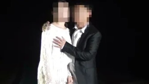 73918-淫靡婚纱新娘『MrsRouBianping』淫荡新娘萍夫人婚纱装轮番含精内射，户外 洞房.jpeg