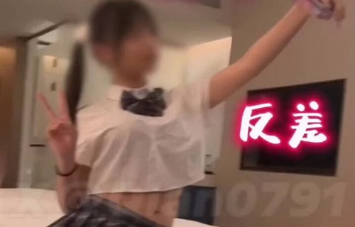 73930-新晉江西南昌NTR情侶博主「小千」藍色JK雙馬尾反差蘿莉，綠帽3P活動前說不讓我.jpg