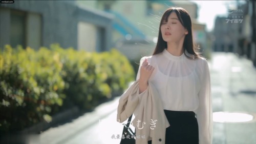 86671-杨幂-在处男弟弟青春期时，教会他男欢女爱的姐姐回来了 (1).jpg