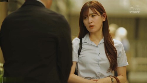 86672-刘诗诗-老是瞧不起我的女上司出差被安排在同一间房 (2).jpg