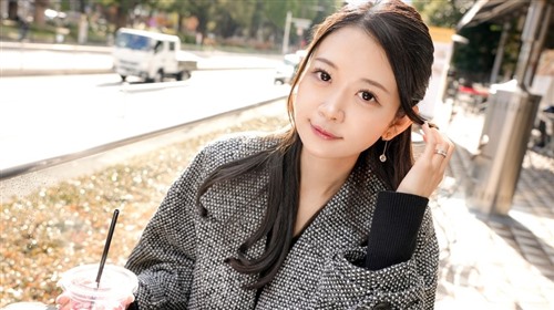 SIRO-5495 [黑衣下隐藏的迷人肉体] 拥有可爱笑容和声音的办公室白领Kasumi（30岁）抬.jpg