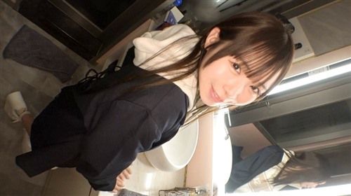 SIRO-5524 “没有性就没有生活！！” 21岁的莉莉卡，看似纯真，几乎没有恋爱经验的大.jpg
