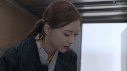 86791-【AI明星换脸】❤️李沁❤️老婆为了补贴家用去物流公司上班没想到被一群搬运工.jpg
