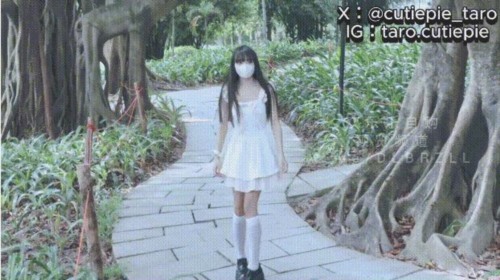 86814-新晋网黄女神『小巧芋艿taro』邻家小妹清纯连衣裙 对白淫荡极度反差如玉般的身.jpg