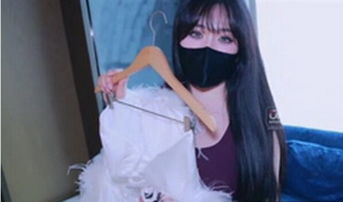 74124-大奶美女亦可姐姐 身材豐滿白虎鮑魚 白絲美腳新娘婚禮前NTR 婚紗裙下被無套內射.jpg