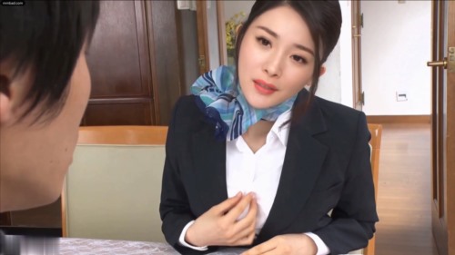 87104-杨幂❤️-空姐下班后借住闺蜜家却骚逼寂寞难耐忍不住勾引闺蜜的老公 (1).jpg