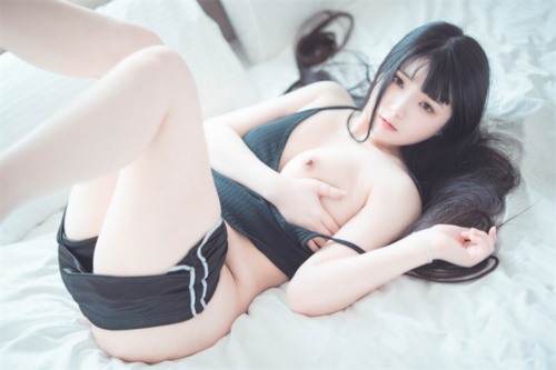 87192-爆乳极品露脸巨乳萝莉真空吊带黑丝女秘书阳具跳蛋自慰 (1).jpg