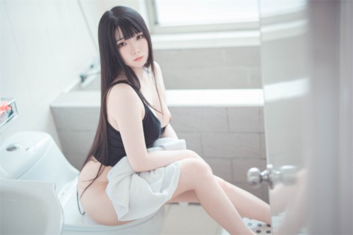 87192-爆乳极品露脸巨乳萝莉真空吊带黑丝女秘书阳具跳蛋自慰 (2).jpg