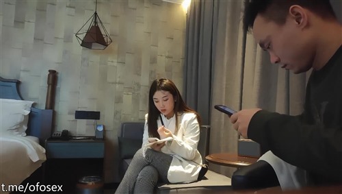 74301-成都约操小姐姐，靓妹胸大叫声真是太骚了，掰开大腿抽插细节完美呈现.jpg