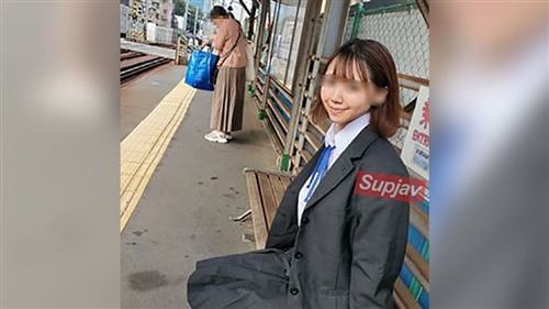 FC2PPV 4768241 毒親の住む家を出る為に素朴な彼女は求め低身長のGカップ制服ちゃんは.jpg