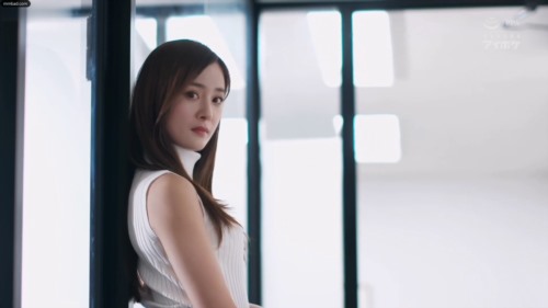 87386-【AI明星换脸】✨杨幂✨女领导诱惑男同事，有人来了蹲桌子下面口交 (1).jpg