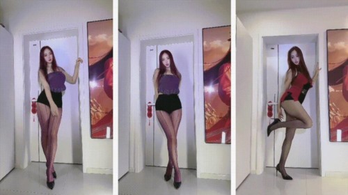 87516-丝袜长腿高跟御姐【瑶曦】高价反差福利，丝袜裸舞1V1自慰 (1).jpg