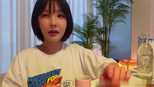 74832-多才多艺 此女颜值是真的高 吃饱喝足之后，性欲就来了.jpg