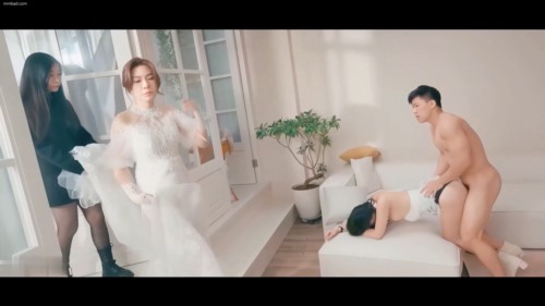 87820-戚薇 新娘刚参加婚礼就被无耻渣男羞辱，精液淌满全身 (1).jpg