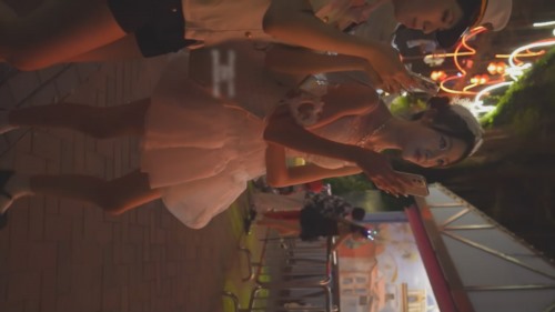 87865-【banana cat】系列极品天使裙美女游乐园拍照开灯CD微透白内内裤勒住逼户型饱满 (3).jpg