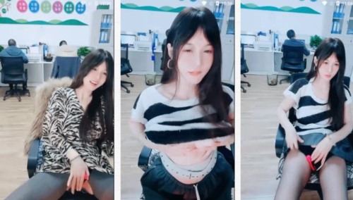 87991-美女办公室！【晚安樊樊】后面两个同事在上班她肛塞 (2).jpg