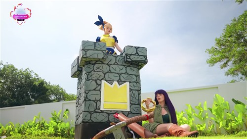 75530-欧美漂亮大奶美女【Diana Rider】什么？ ！公主被掳走的时候居然还面带微笑？她.jpg