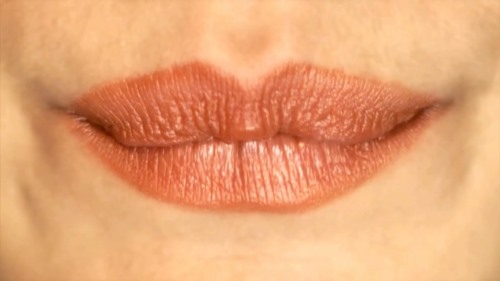 88148-穿着女学生裙在课桌上与老师做爱Alexa Grace (1).jpg