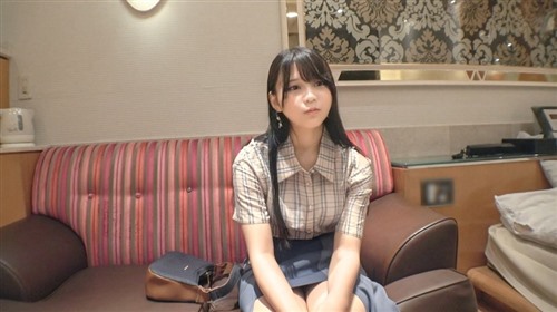 SIRO-5602 【こういうのが一番エロい】【地味めな女の子が隠れ巨乳だった件】大人しそうな顔.jpg