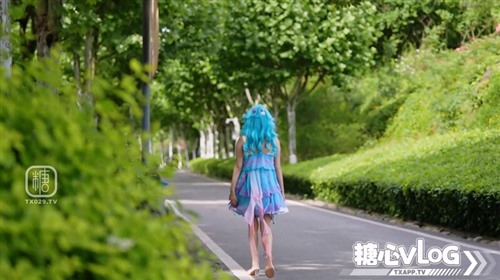 77741-尾随朵莉亚强上肉棒深插主动侍奉.jpg