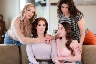 Mommy's Girl - Aiden Ashley, Victoria Voxxx, Hazel Moore & Siri Dahl - Family & Sitters, Reunited!