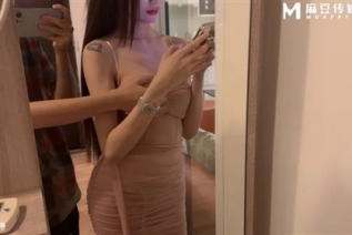 74470-极品粉嫩包臀眼镜妹舔乳侍奉女上位榨精