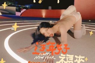 67980-超嫩小母狗学妹『天青色』全裸拿外卖！除了第一次被摸了 后面基本上