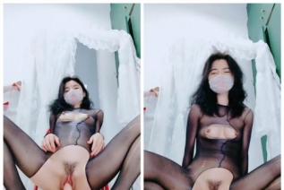 85131-170cm顶级美腿女神，女用20CM长屌倒模骑坐，双洞齐开爽翻天，搞得呼吸急促