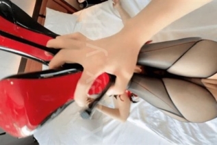 76730-黑丝逼操的高潮直喷水姐姐用力瓣开