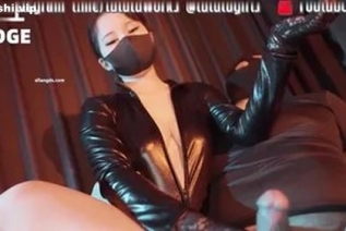 72815-『NINA妈妈』超顶付费作品K01KoKo姐姐调教 手足乳腿交最后被调教的小狗反差按在凳子上插入