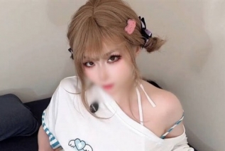 73605-網黃❤️「雞教練」反差美腿Coser「琦琦」本來想拿手機拍第一人稱，結果小穴又滑又燙一不小心全射出來了