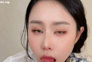73197-推特性愛大師95後綠帽情侶美腿女王「汐夢瑤」《芥末雞巴刺身十精液壽司》雞巴塗抹上芥末口爆，再吐到壽司上全部吃掉