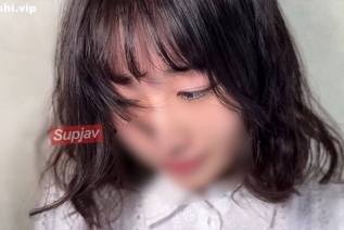 FC2PPV 4697605 【素人】19岁可爱少女，身材火辣，纯情满满♡ 被保证怀孕的量搞得晕头转向