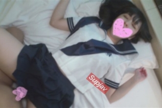 FC2PPV 4759198 【無修正】18歳・大人しいのにセックスには貪欲・リアルにエロい制服美●女の生中出しセックス