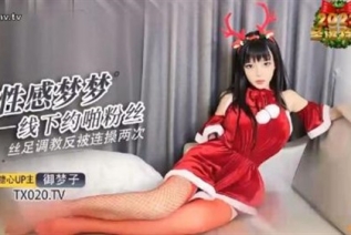 73736-御梦子圣诞特辑 性感梦梦 私下约啪粉丝 丝足调教反被连操两次陷入了欲海不能自拔