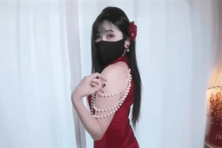 76692-新年贺岁表姐微醺后敲响了我房门