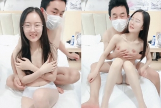 54882-清纯邻家小妹来袭 ！一脸清纯双马尾 ！和男友开房操卝逼，主动骑乘嗯嗯呻卝吟，张开双卝腿正入啪啪撞击